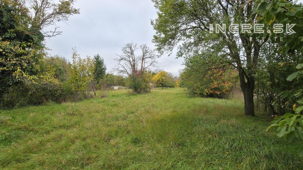 STAVEBNÝ POZEMOK - MOST PRI BRATISLAVE