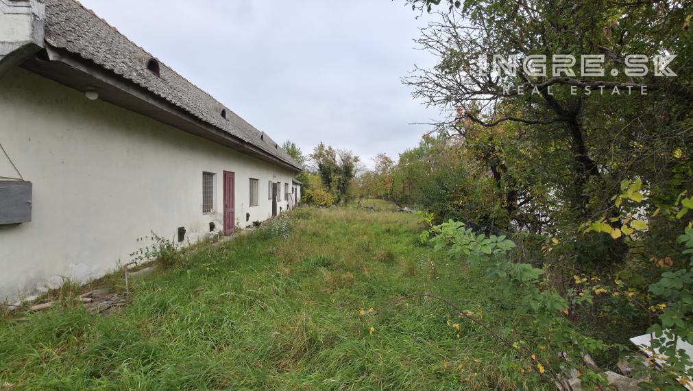 STAVEBNÝ POZEMOK - MOST PRI BRATISLAVE