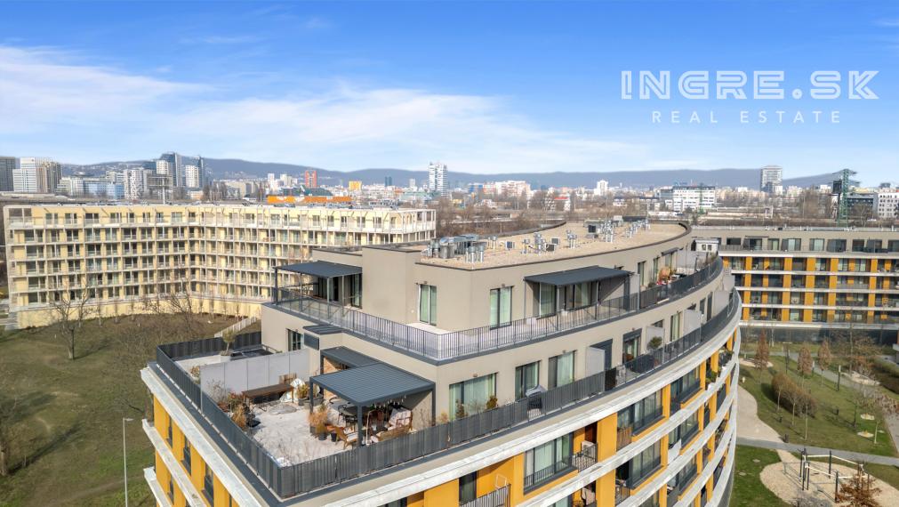 PREDAJ 4 IZBOVÝ PENTHOUSE S VEĽKOU TERASOU A PARKOVANÍM BRATISLAVA - RUŽINOV - BAJKALSKÁ