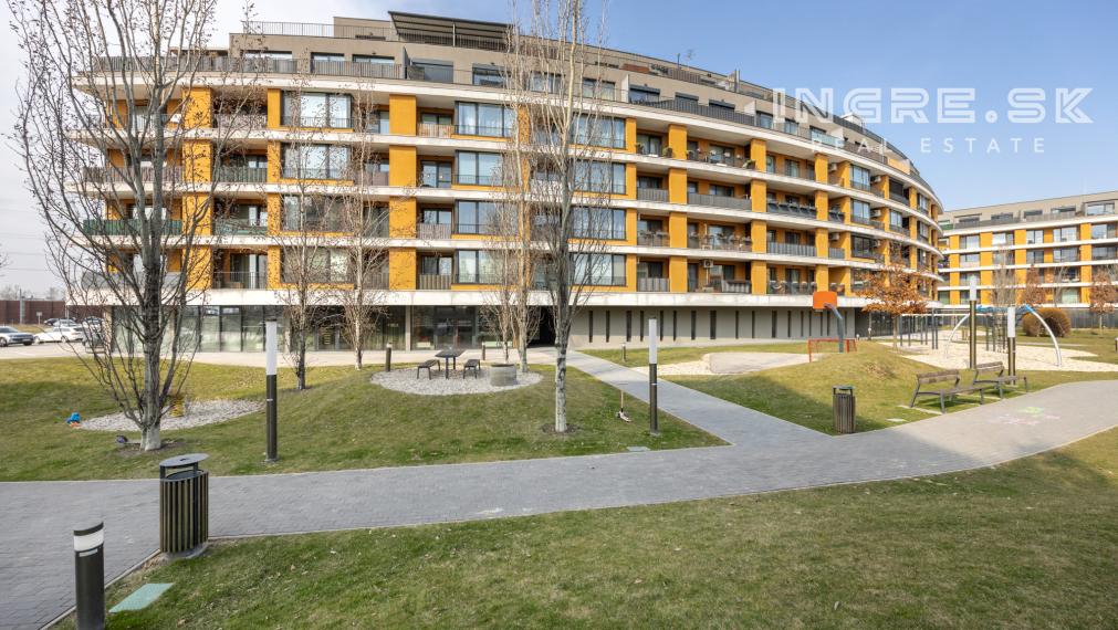 PREDAJ 4 IZBOVÝ PENTHOUSE S VEĽKOU TERASOU A PARKOVANÍM BRATISLAVA - RUŽINOV - BAJKALSKÁ