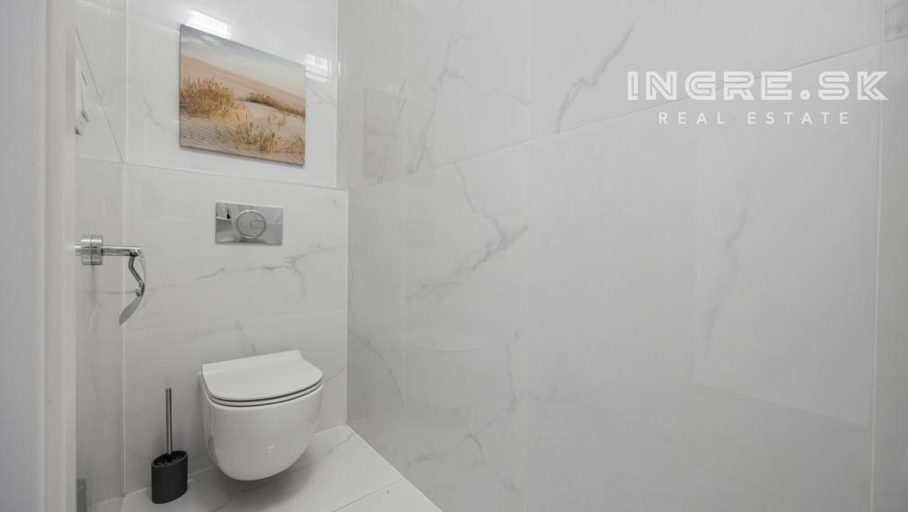 PREDAJ 4 IZBOVÝ PENTHOUSE S VEĽKOU TERASOU A PARKOVANÍM BRATISLAVA - RUŽINOV - BAJKALSKÁ