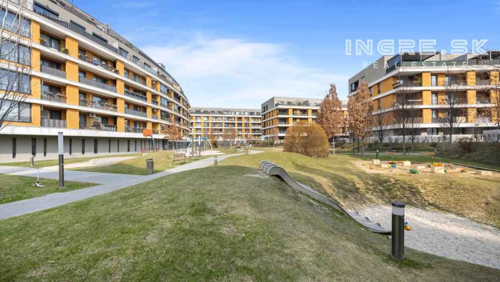 PREDAJ 4 IZBOVÝ PENTHOUSE S VEĽKOU TERASOU A PARKOVANÍM BRATISLAVA - RUŽINOV - BAJKALSKÁ