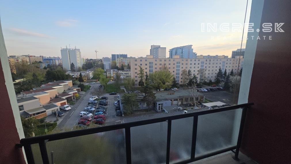 3 IZBOVÝ BYT SO ŠATNÍKOM PÔVODNÝ STAV BALKÓN + LOGGIA BRATISLAVA RUŽINOV ŠALVIOVÁ ulica