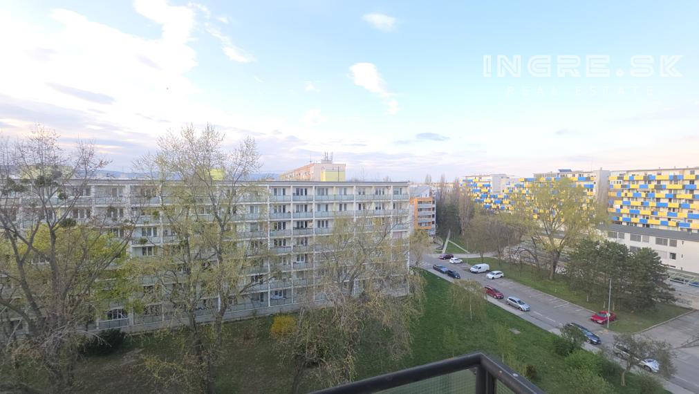 3 IZBOVÝ BYT SO ŠATNÍKOM PÔVODNÝ STAV BALKÓN + LOGGIA BRATISLAVA RUŽINOV ŠALVIOVÁ ulica