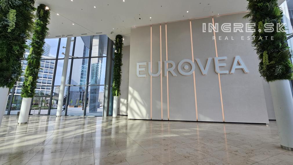 PRENÁJOM EUROVEA - 2 IZBOVÝ BYT S PARKOVANÍM Pribinova ulica