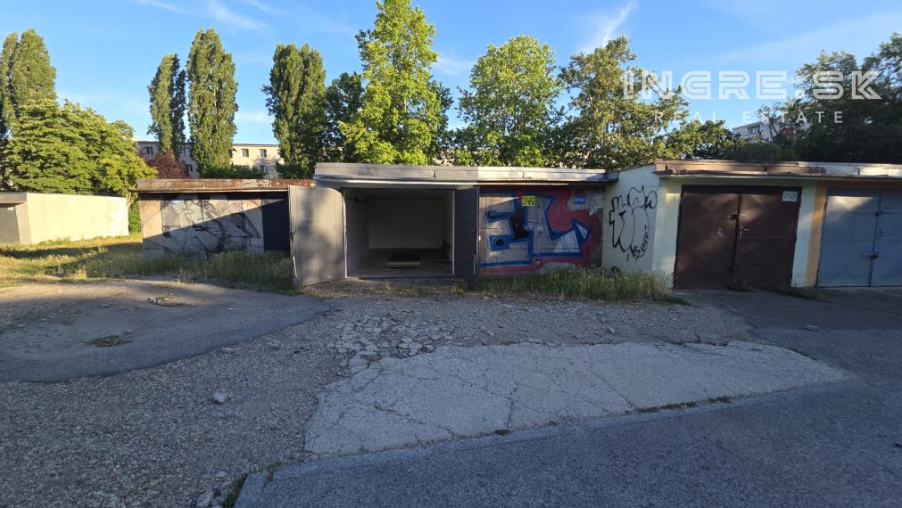 NA PREDAJ GARÁŽ V RUŽINOVE