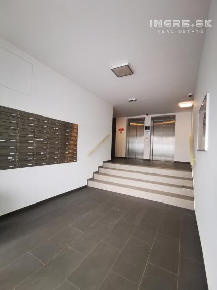 ingre.sk PRENÁJOM URBAN RESIDENCE 3 IZBOVÝ BYT S PARKOVANÍM A VEĽKOU LOGGIOU