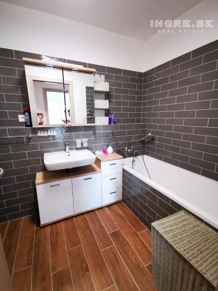 ingre.sk PRENÁJOM URBAN RESIDENCE 3 IZBOVÝ BYT S PARKOVANÍM A VEĽKOU LOGGIOU