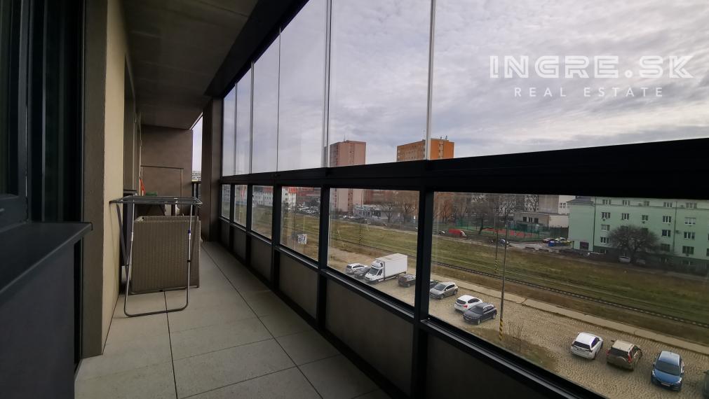ingre.sk PRENÁJOM URBAN RESIDENCE 3 IZBOVÝ BYT S PARKOVANÍM A VEĽKOU LOGGIOU