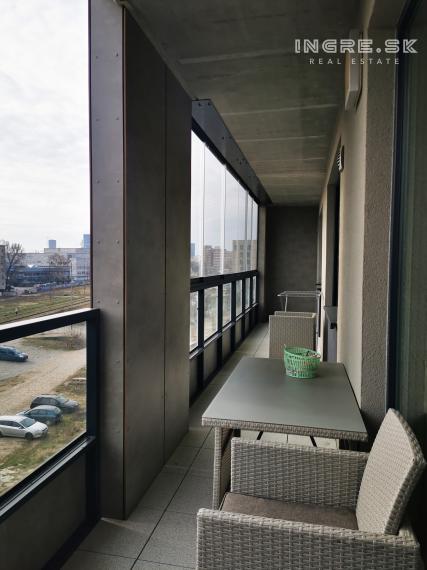 ingre.sk PRENÁJOM URBAN RESIDENCE 3 IZBOVÝ BYT S PARKOVANÍM A VEĽKOU LOGGIOU