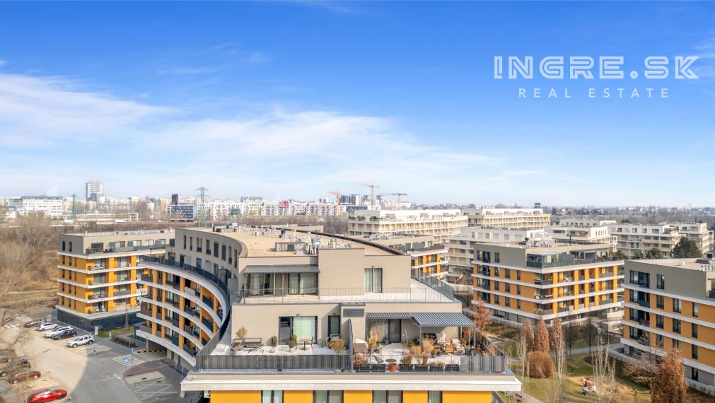 PREDAJ 4 IZBOVÝ PENTHOUSE S VEĽKOU TERASOU A PARKOVANÍM BRATISLAVA - RUŽINOV - BAJKALSKÁ ul.