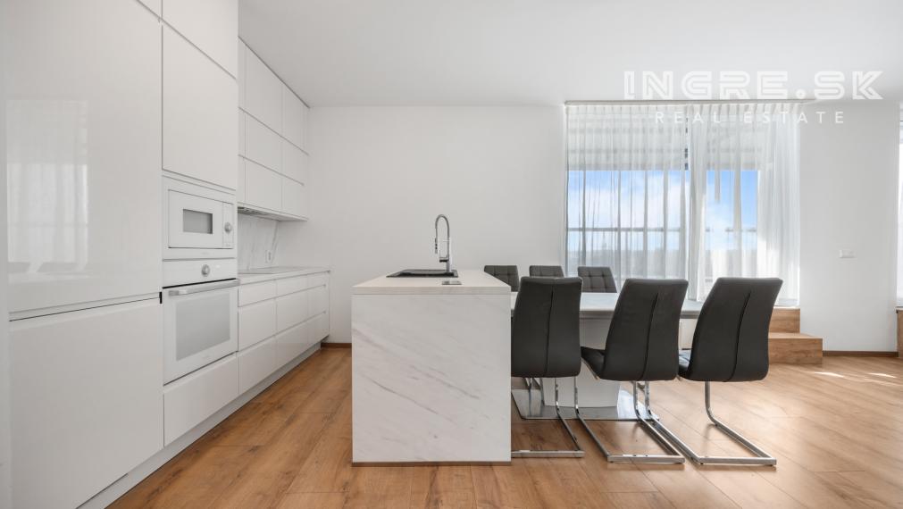 PREDAJ 4 IZBOVÝ PENTHOUSE S VEĽKOU TERASOU A PARKOVANÍM BRATISLAVA - RUŽINOV - BAJKALSKÁ ul.