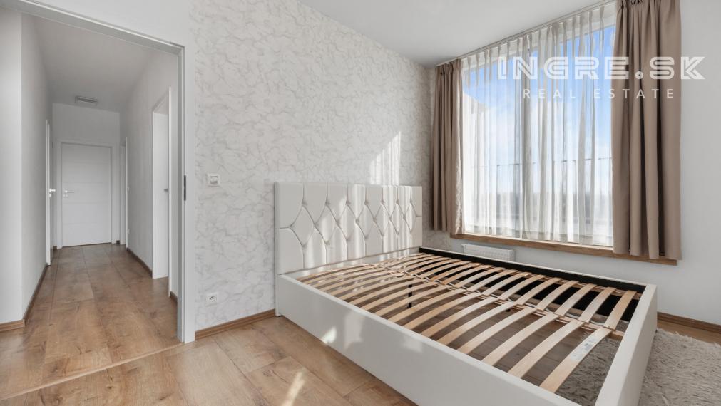 PREDAJ 4 IZBOVÝ PENTHOUSE S VEĽKOU TERASOU A PARKOVANÍM BRATISLAVA - RUŽINOV - BAJKALSKÁ ul.