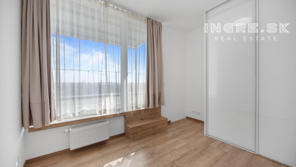 PREDAJ 4 IZBOVÝ PENTHOUSE S VEĽKOU TERASOU A PARKOVANÍM BRATISLAVA - RUŽINOV - BAJKALSKÁ ul.