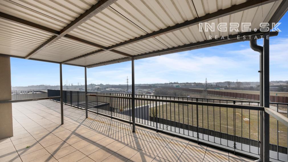 PREDAJ 4 IZBOVÝ PENTHOUSE S VEĽKOU TERASOU A PARKOVANÍM BRATISLAVA - RUŽINOV - BAJKALSKÁ ul.