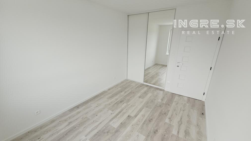 INGRE.SK - BÝVANIE NA DOBREJ ADRESE PREDAJ 4 IZBOVÉ BYTY S PARKOVANÍM A ZÁHRADOU V ROVINKE