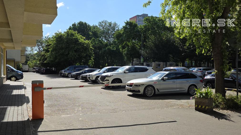 PRENÁJOM ZABEHNUTÝ PRIESTOR BRATISLAVA PETRŽALKA ŠUSTEKOVA