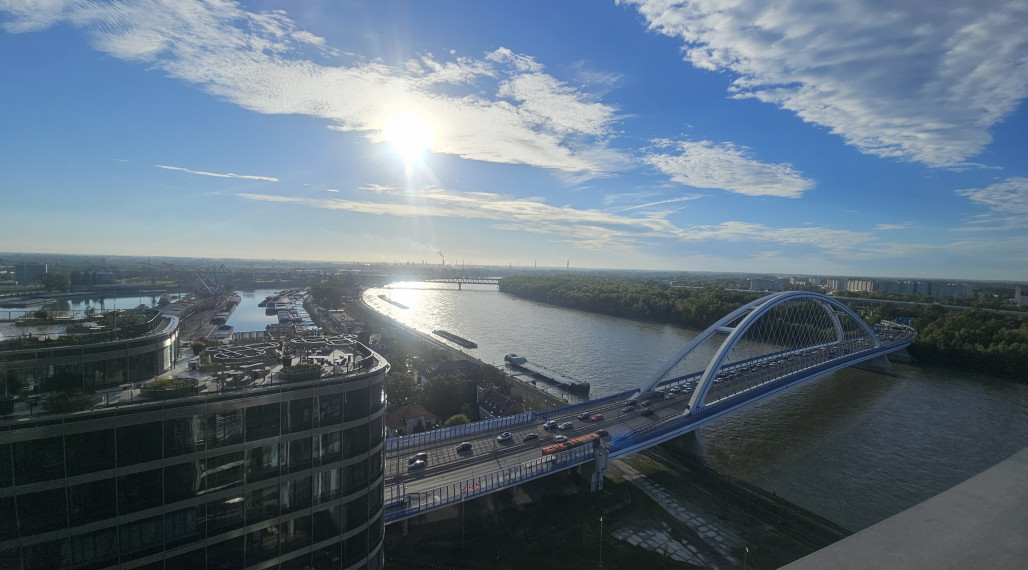 NA PRENÁJOM 2 IZBOVÝ BYT S PARKOVANÍM BRATISLAVA EUROVEA TOWER