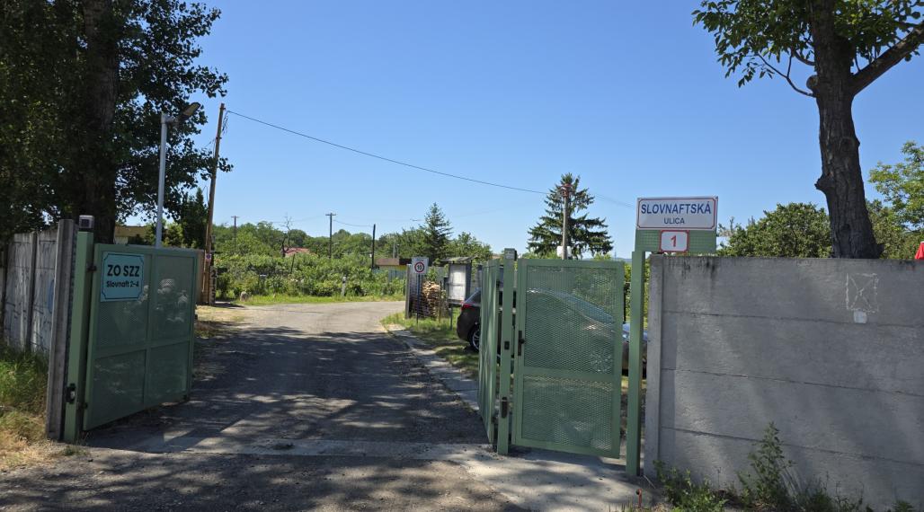 NA PREDAJ POZEMOK ZÁHRADA BRATISLAVA - RUŽINOV, Slovnaftská ul.