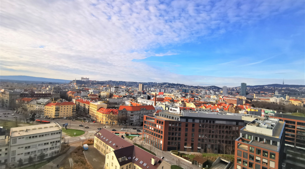 NA PRENÁJOM SKY PARK 14 POSCHODIE 2 IZBOVÝ BYT S TOP VÝHĽAD
