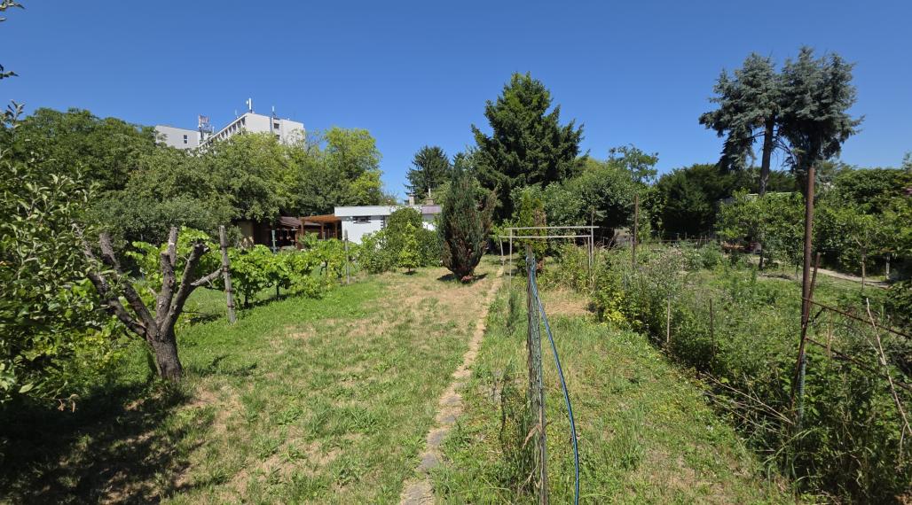 NA PREDAJ POZEMOK ZÁHRADA BRATISLAVA RUŽINOV