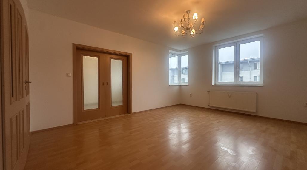 Na predaj veľký 3 izbový byt na ulici Píniová, 82 m2.