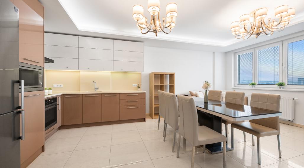 PRENÁJOM VEĽKÝ 4 IZBOVÝ BYT S LOGGIOU 2 X PARKING BRATISLAVA KARLOVA VES