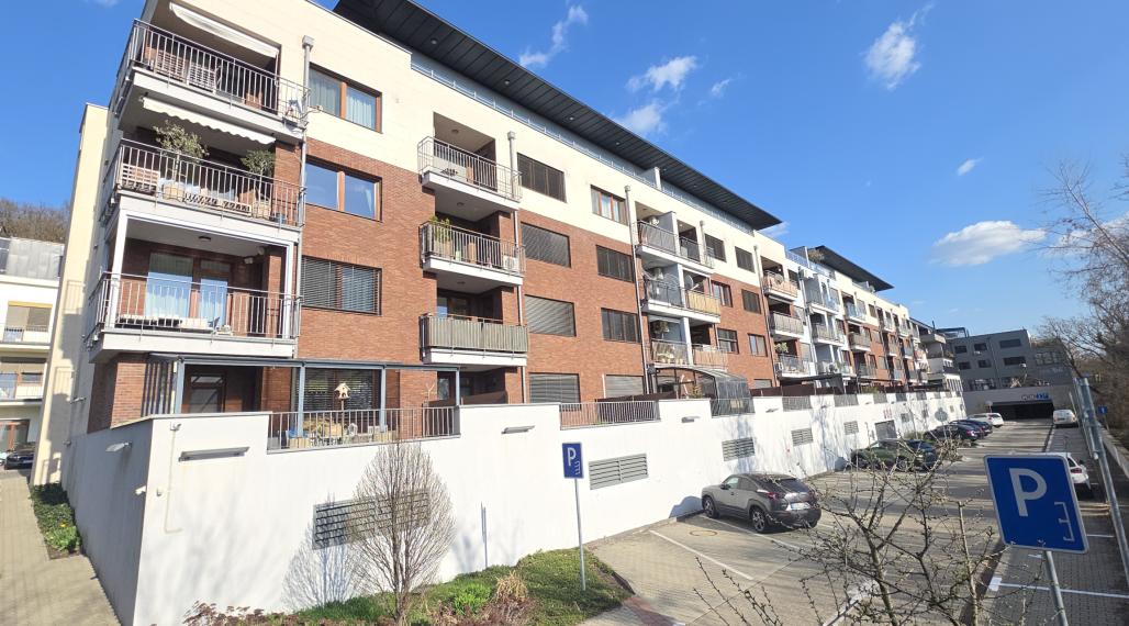 TOP LOKALITA BRATISLAVA KRAMÁRE 2 IZBOVÝ BYT S TERASOU BALKÓNOM A PARKOVANÍM