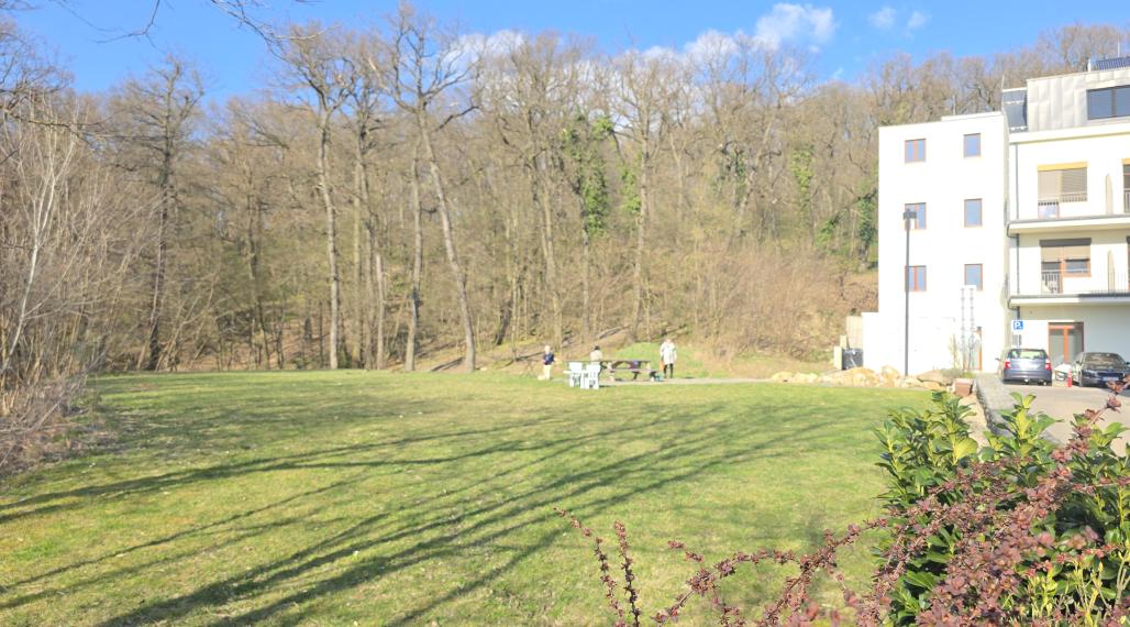 VÝBORNÁ PONUKA - ZAUJÍMAVÁ LOKALITA - 2 IZBOVÝ BYT S VEĽKOU TERASOU A PARKOVANÍM BRATISLAVA KRAMÁRE