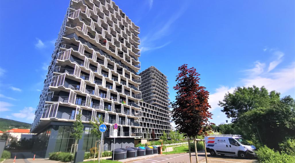 PRENÁJOM 2 IZBOVÝ BYT S BALKÓNOM A PARKOVANÍM - GUTHAUS RAČIANSKA