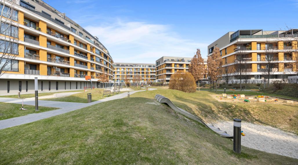 PREDAJ STREŠNÝ 4 IZBOVÝ BYT S VEĽKOU TERASOU BRATISLAVA RUŽINOV