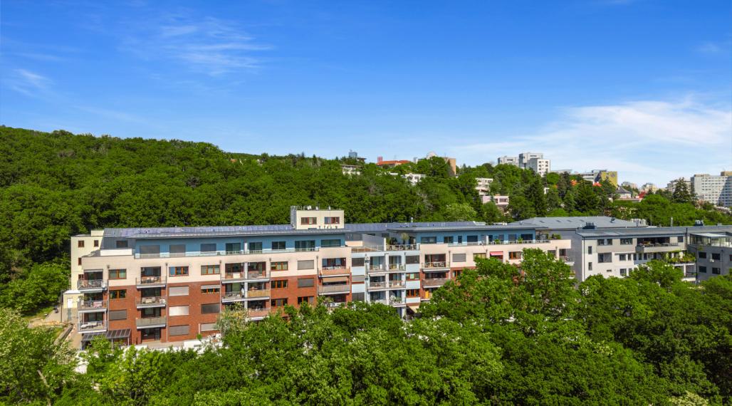 BÝVANIE POD LESOM | TERASA, 2 x PARKING - BRATISLAVA KRAMÁRE