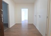 NA PREDAJ 4 IZBOVÝ BYT S LOGGIOU  BRATISLAVA - DÚBRAVKA - fotografia 4