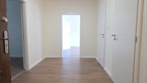 NA PREDAJ 4 IZBOVÝ BYT S LOGGIOU  BRATISLAVA - DÚBRAVKA - fotografia 4