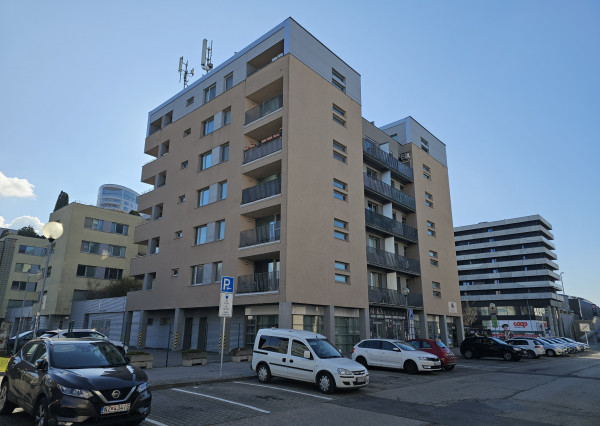 REZERVOVANÉ - VÝBORNÁ LOKALITA 3 IZBOVÝ BYT BRATISLAVA NOVÉ MESTO BAJKALSKÁ - PASIENKY