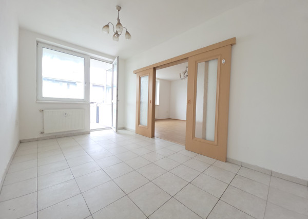 PREDAJ VEĽKÝ 3 IZBOVÝ BYT S LOGGIOU BRATISLAVA VRAKUŇA Píniová ulica