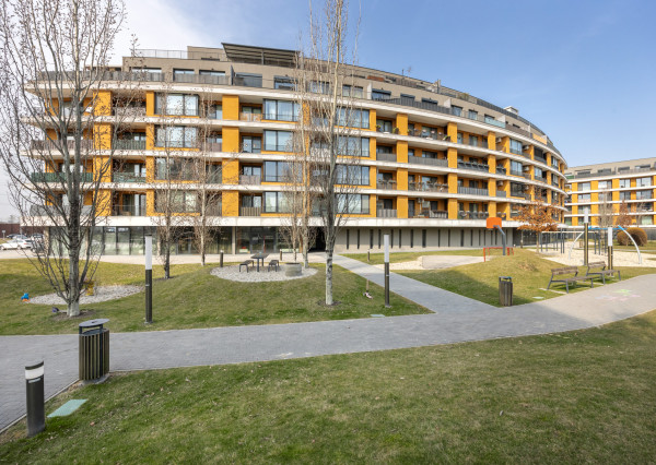 ZAUJÍMAVÁ PONUKA -  STREŠNÝ BYT S VEĽKOU TERASOU + 2 x PARKING BRATISLAVA RUŽINOV BAJKALSKÁ