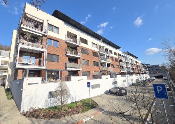 TOP LOKALITA BRATISLAVA KRAMÁRE 2 IZBOVÝ BYT S TERASOU BALKÓNOM A PARKOVANÍM