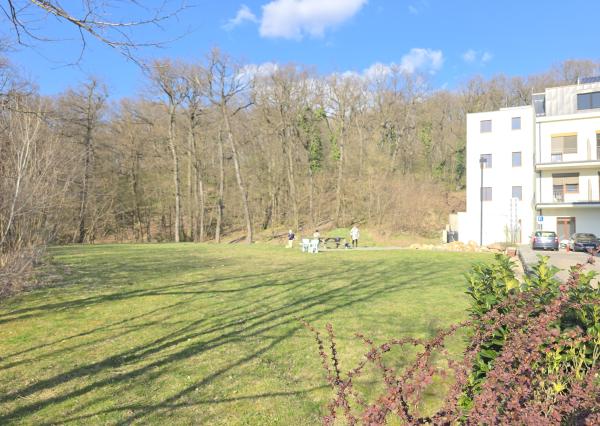 VÝBORNÁ PONUKA - ZAUJÍMAVÁ LOKALITA - 2 IZBOVÝ BYT S VEĽKOU TERASOU A PARKOVANÍM BRATISLAVA KRAMÁRE