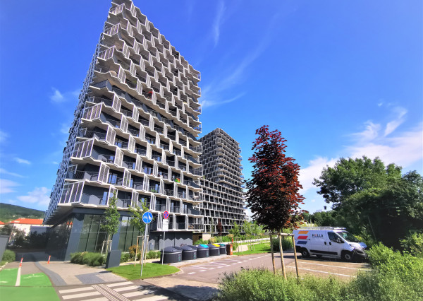 PRENÁJOM 2 IZBOVÝ BYT S BALKÓNOM A PARKOVANÍM - GUTHAUS RAČIANSKA