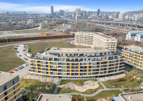 PREDAJ 4 IZBOVÝ PENTHOUSE S VEĽKOU TERASOU A PARKOVANÍM BRATISLAVA - RUŽINOV - BAJKALSKÁ