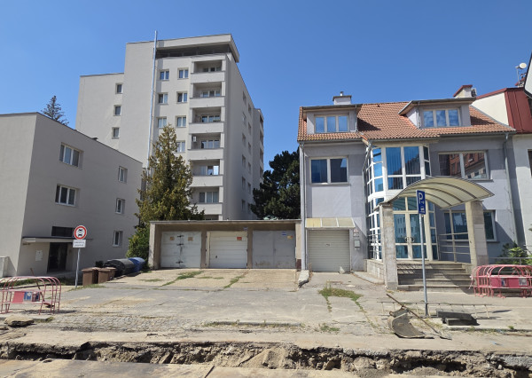 NA PREDAJ GARÁŽ RUŽINOV ŠTRKOVEC PREŠOVSKÁ ulica