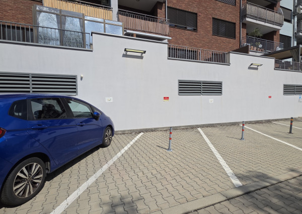 NA PREDAJ PARKOVANIE BRATISLAVA - KRAMÁRE - ĎUMBIERSKA ulica