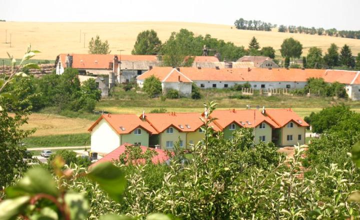 NA PREDAJ PEKNÝ PRAVIDELNÝ POZEMOK obec RUMANOVÁ okres NITRA - fotografia 2