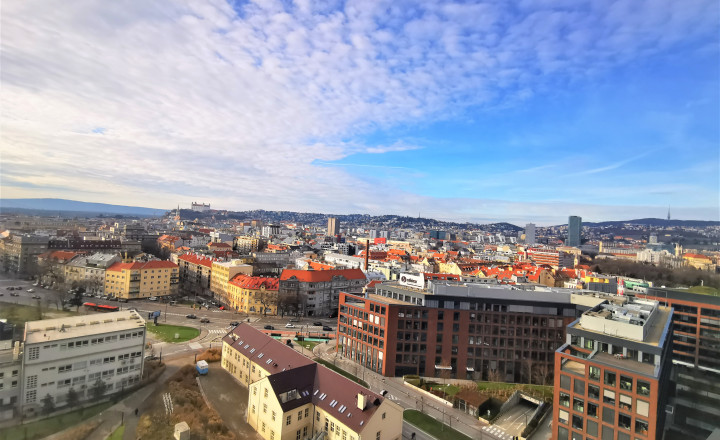 NA PRENÁJOM SKY PARK 14 POSCHODIE 2 IZBOVÝ BYT S TOP VÝHĽAD