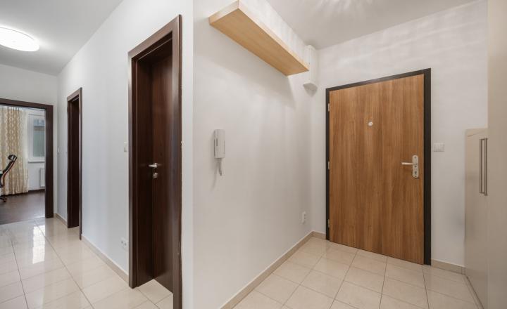 PRENÁJOM VEĽKÝ 4 IZBOVÝ BYT S LOGGIOU 2 X PARKING BRATISLAVA KARLOVA VES - fotografia 7