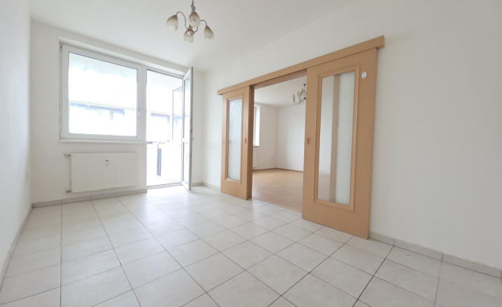VEĽKÝ 80 m2 - 3 IZBOVÝ BYT S BALKÓNOM BRATISLAVA VRAKUŇA - fotografia 2