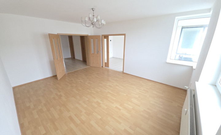 VEĽKÝ 80 m2 - 3 IZBOVÝ BYT S BALKÓNOM BRATISLAVA VRAKUŇA - fotografia 4