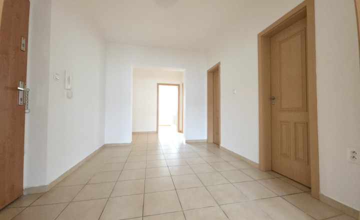 VEĽKÝ 80 m2 - 3 IZBOVÝ BYT S BALKÓNOM BRATISLAVA VRAKUŇA - fotografia 6