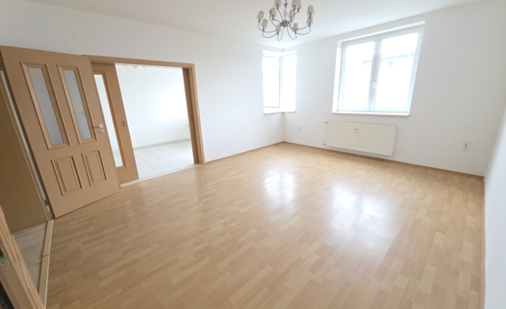 VEĽKÝ 80 m2 - 3 IZBOVÝ BYT S BALKÓNOM BRATISLAVA VRAKUŇA - fotografia 5